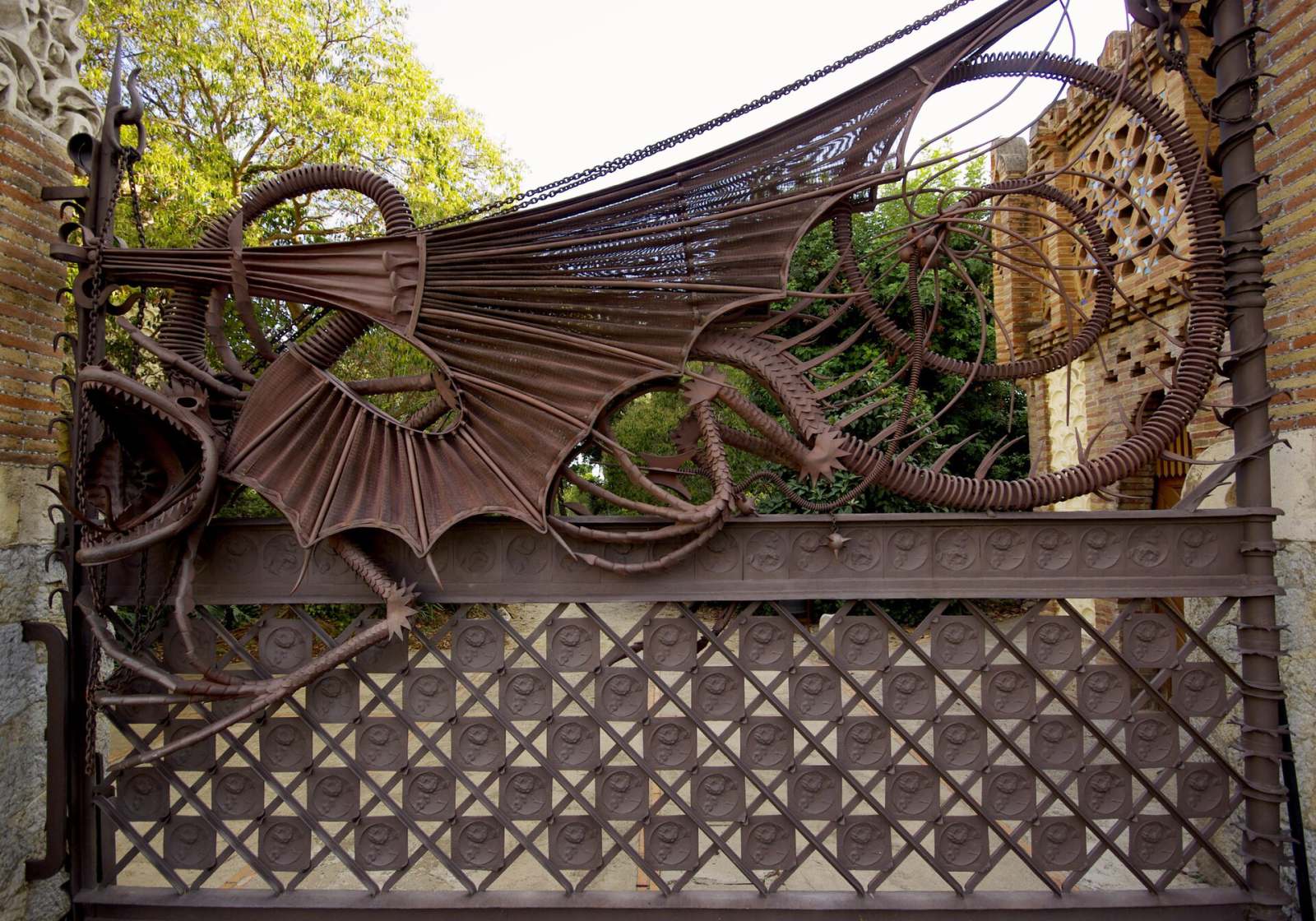 Gaudí & Modernisme: Passeig de Gràcia to Sagrada Família