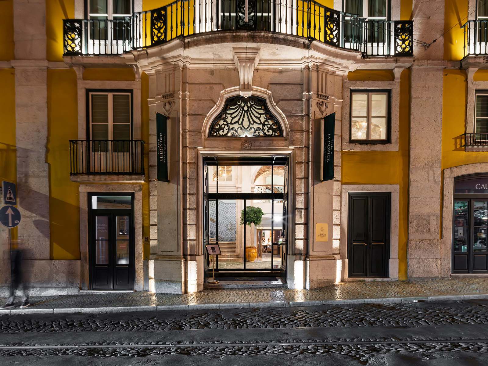 Lisbon Food & Wine Tasting in Baixa and Chiado