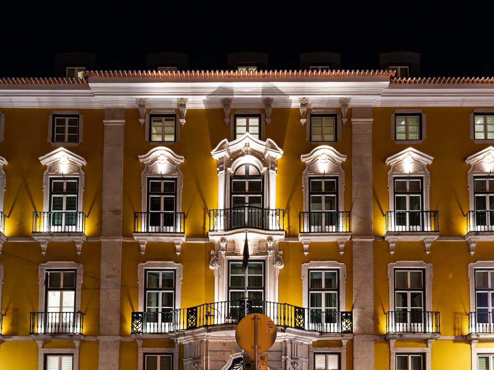 Lisbon Food & Wine Tasting in Baixa and Chiado