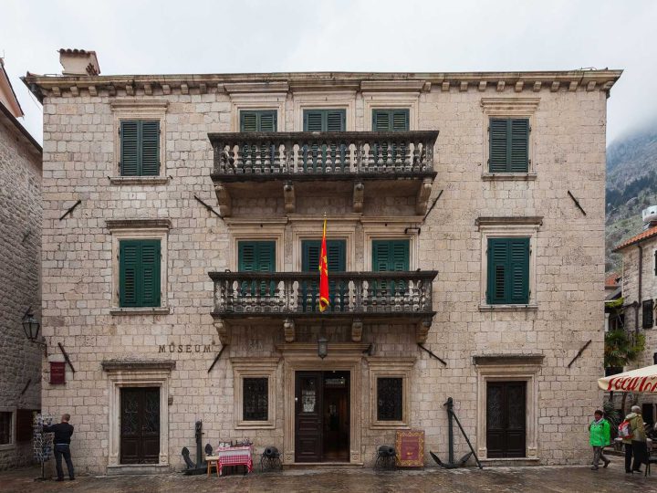 Kotor old town, its squares and its cats