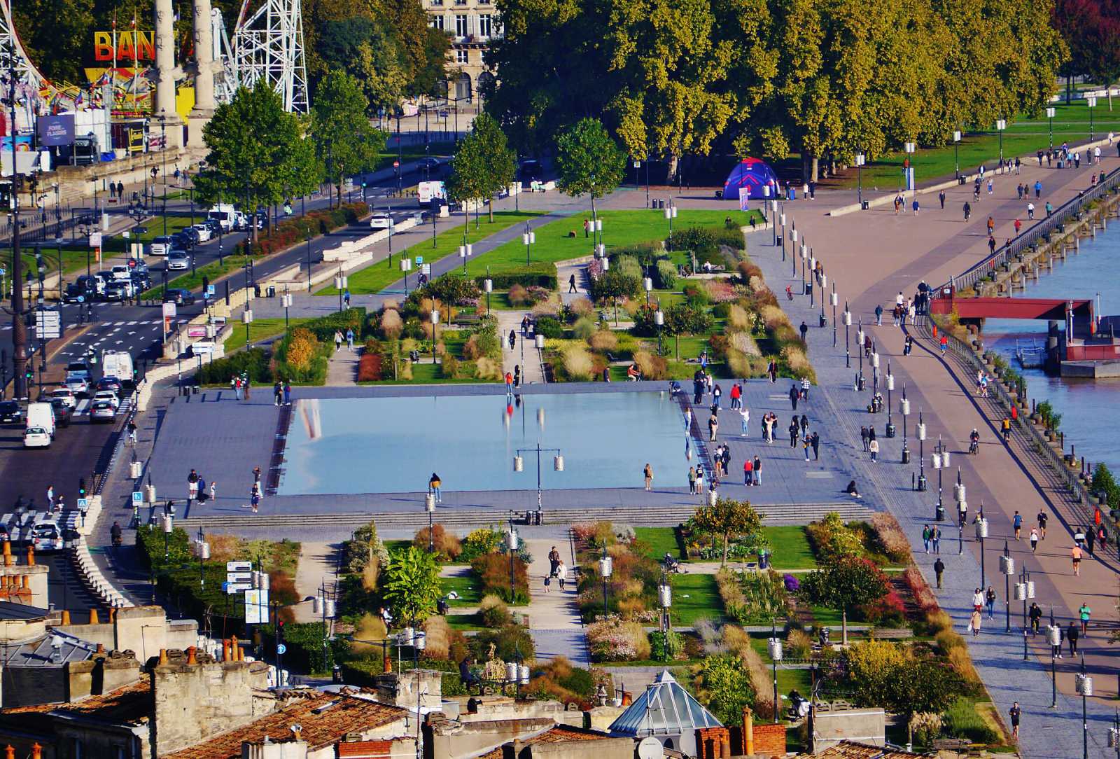 Bordeaux old town from Place de la Bourse to Saint-Michel