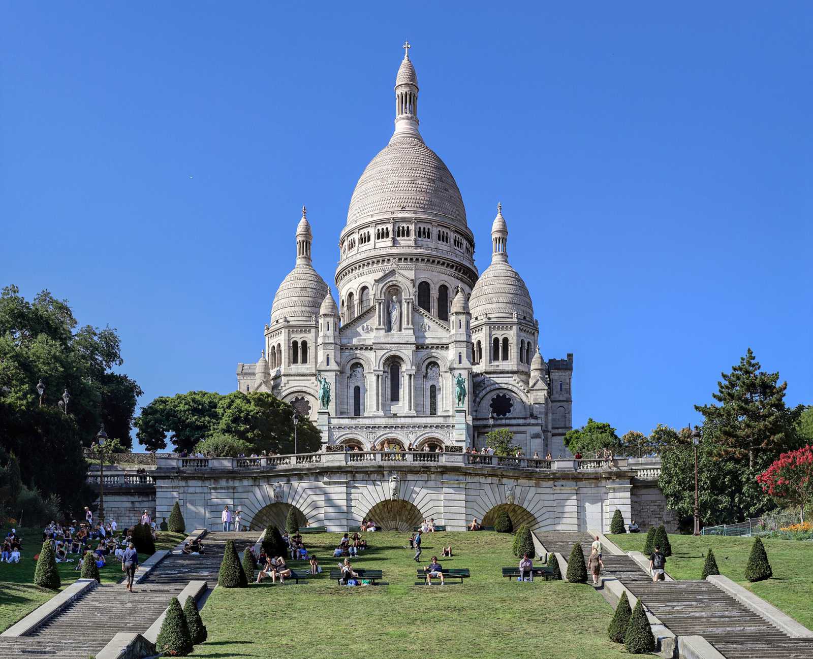 Montmartre beyond Sacré-Coeur, the village side