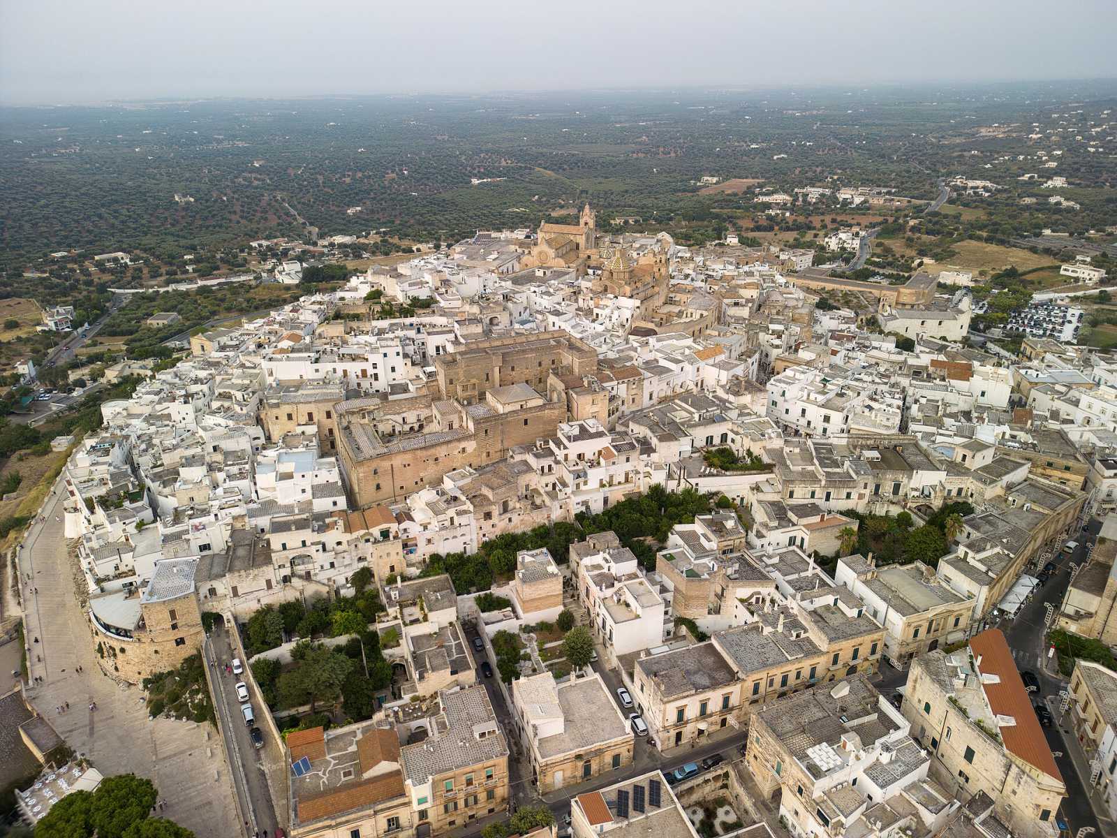 Montmartre beyond Sacré-Coeur, the village side