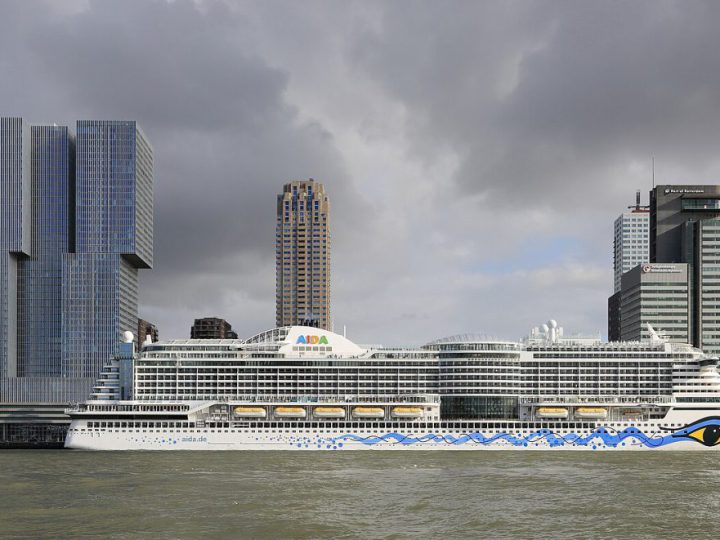 Rotterdam architecture walk from the Markthal to the Erasmus Bridge