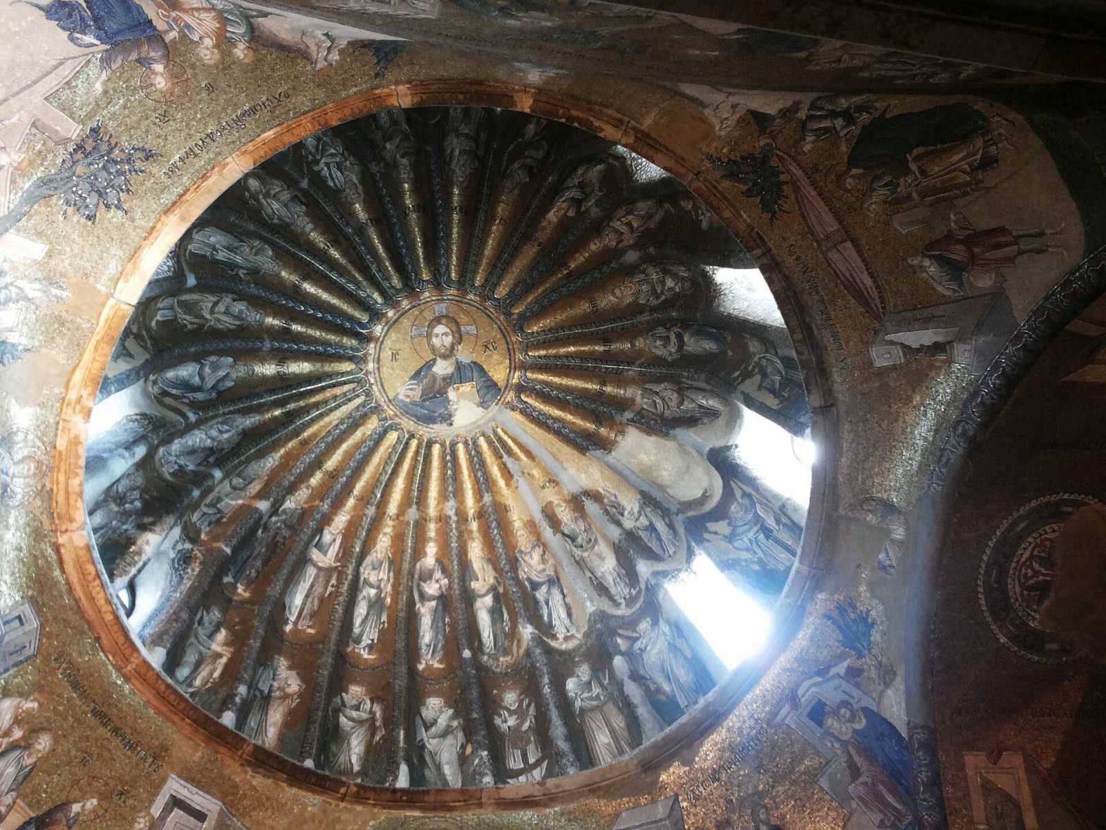 Chora mosaics and the Theodosian walls