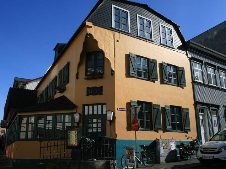 Reykjavík walk: sagas, the old harbour and Hallgrímskirkja