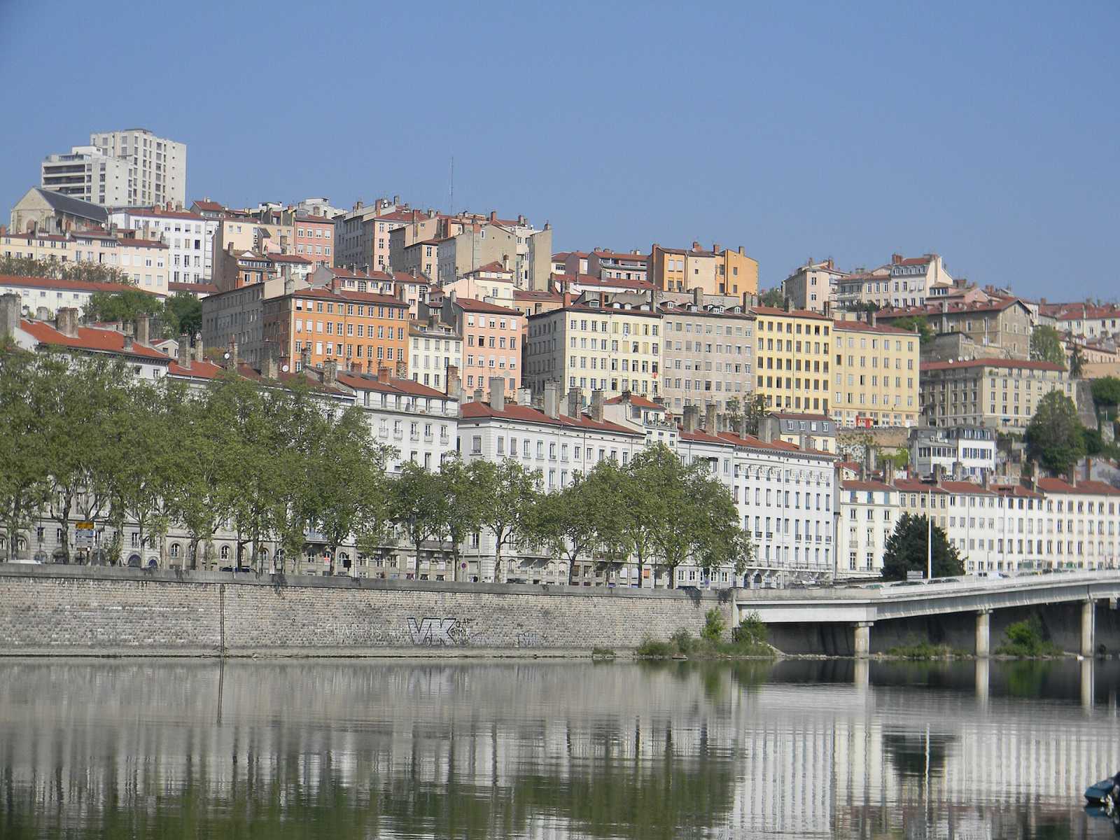 Croix-Rousse silk workers, their traboules and their revolts