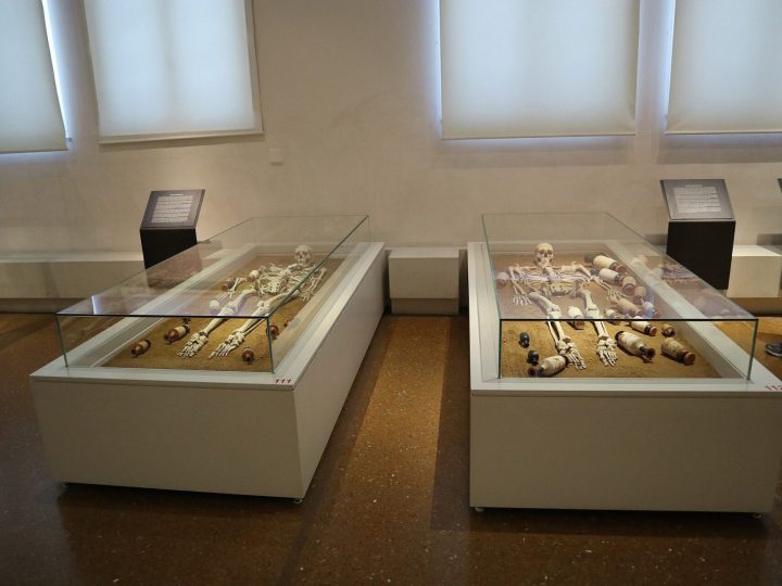 Kapnikarea and the Byzantine churches of Ermou