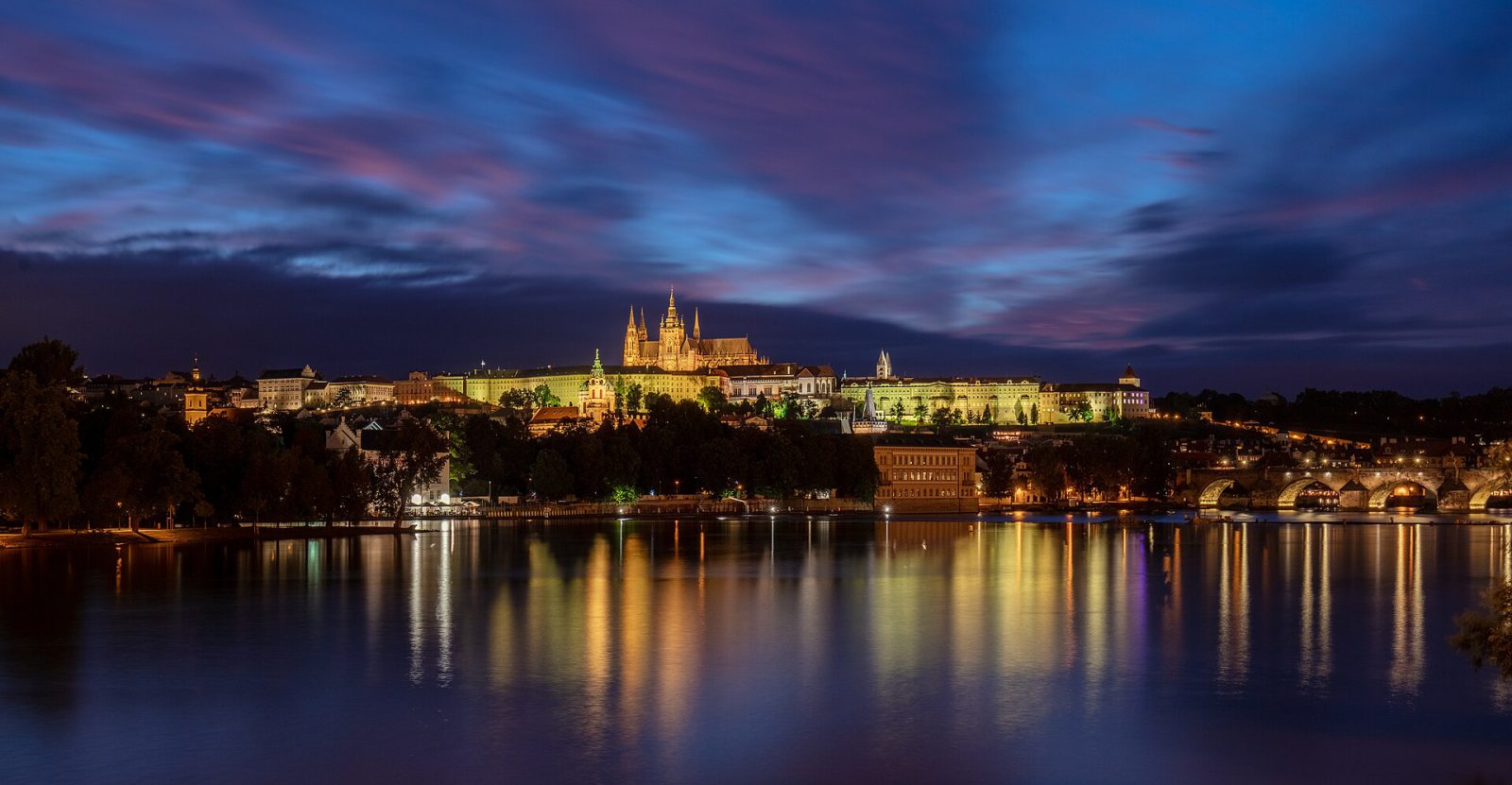 Praga backyards and bars evening