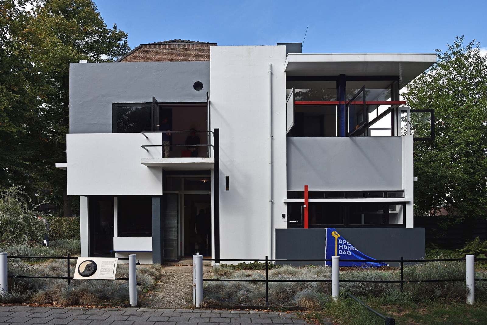 Rietveld and De Stijl: a design walk to the Schröder House