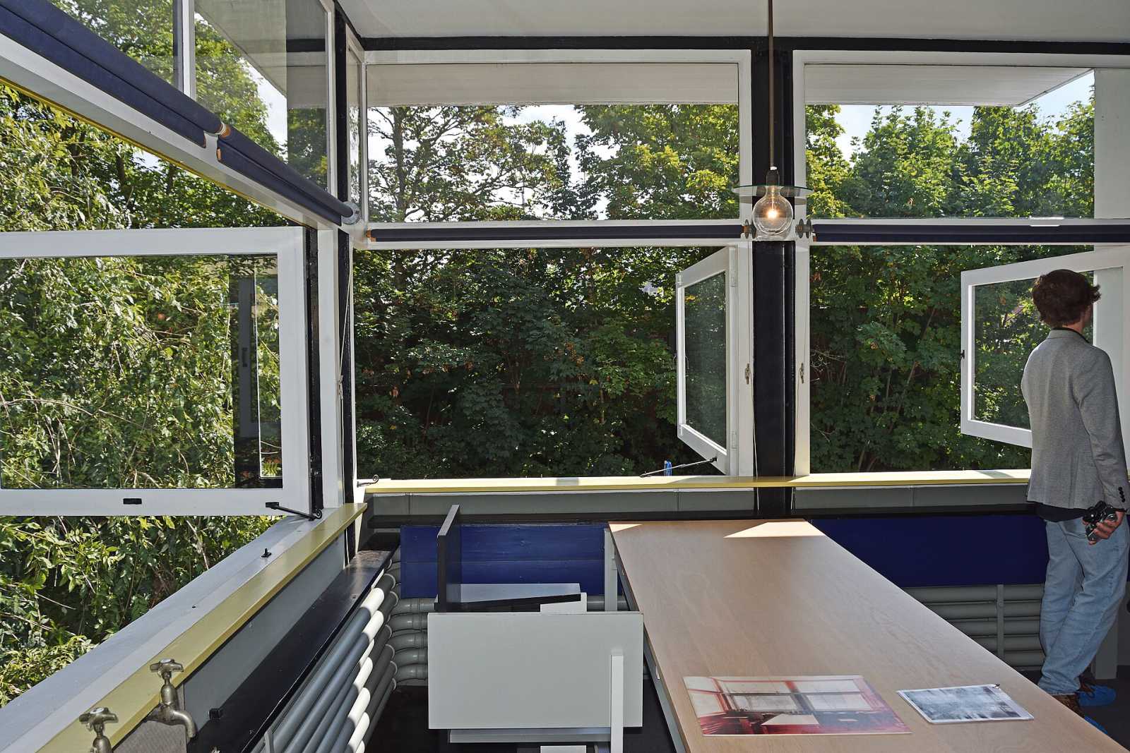 Rietveld and De Stijl: a design walk to the Schröder House