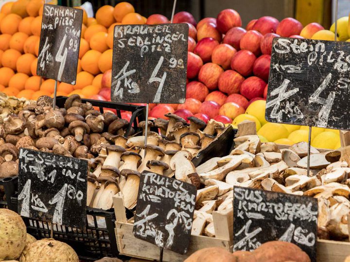 Naschmarkt and Freihausviertel food walk