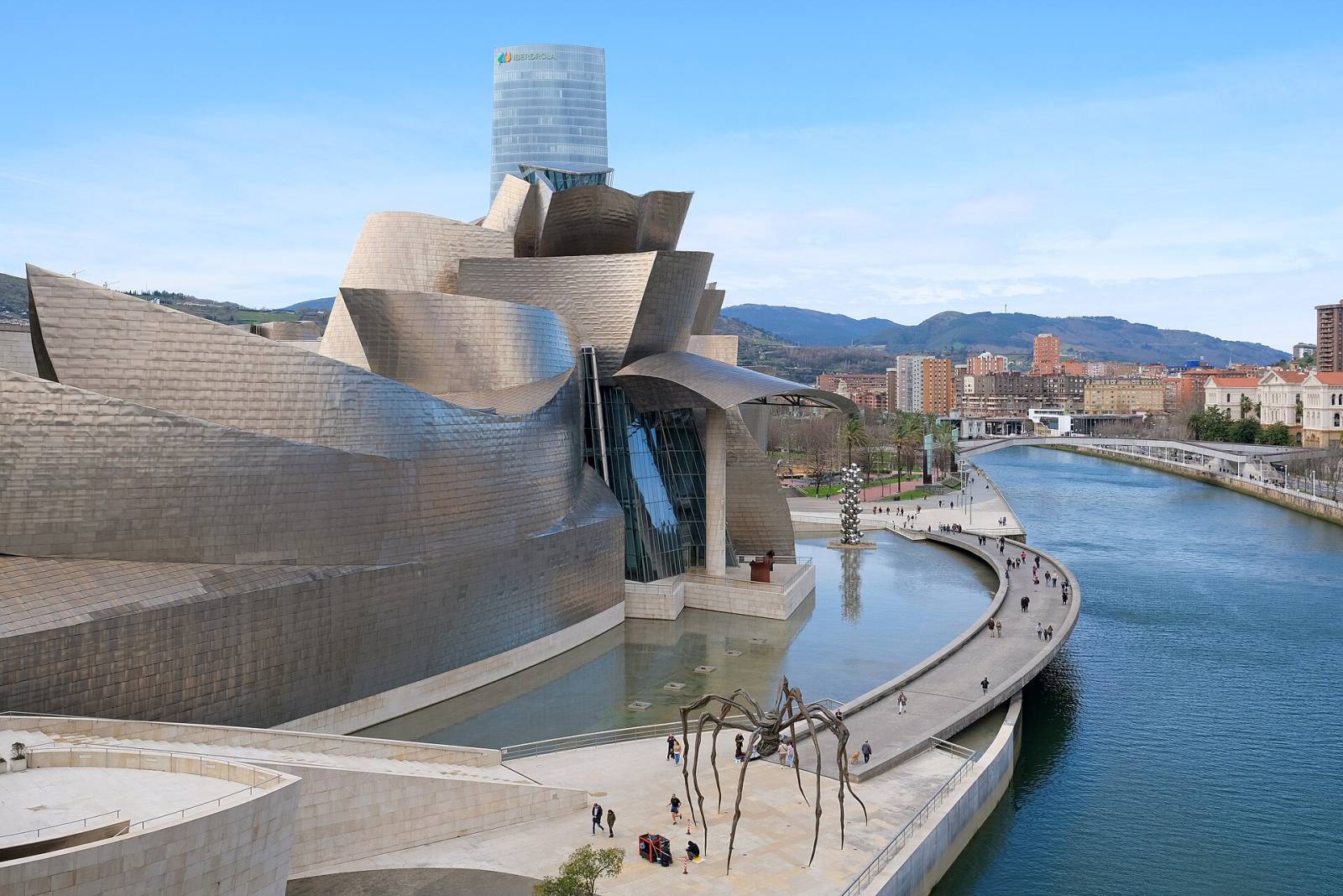 Guggenheim and Abandoibarra: art and architecture by the river