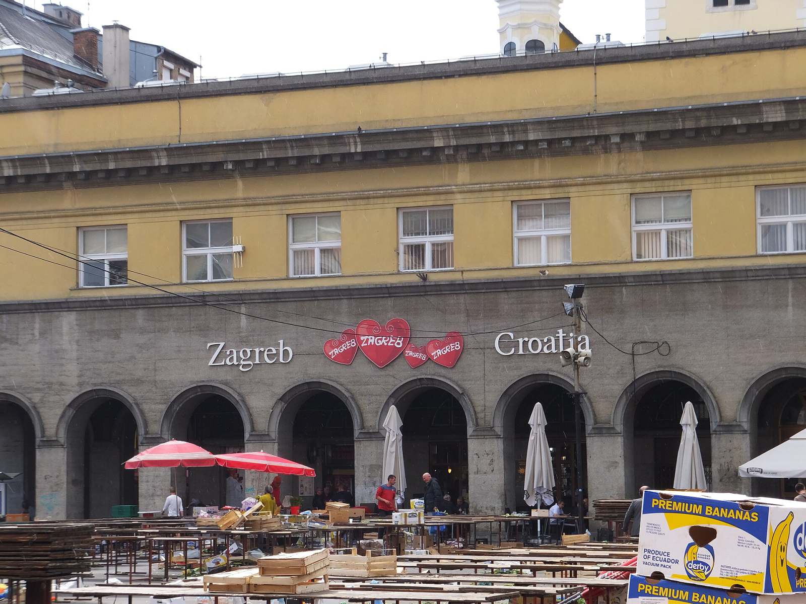 Štrukli, sausages and Zagreb craft beer