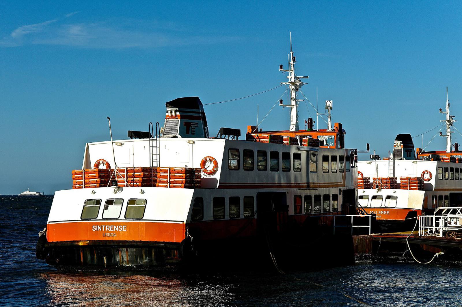 Cacilhas ferry and the south bank riverside walk