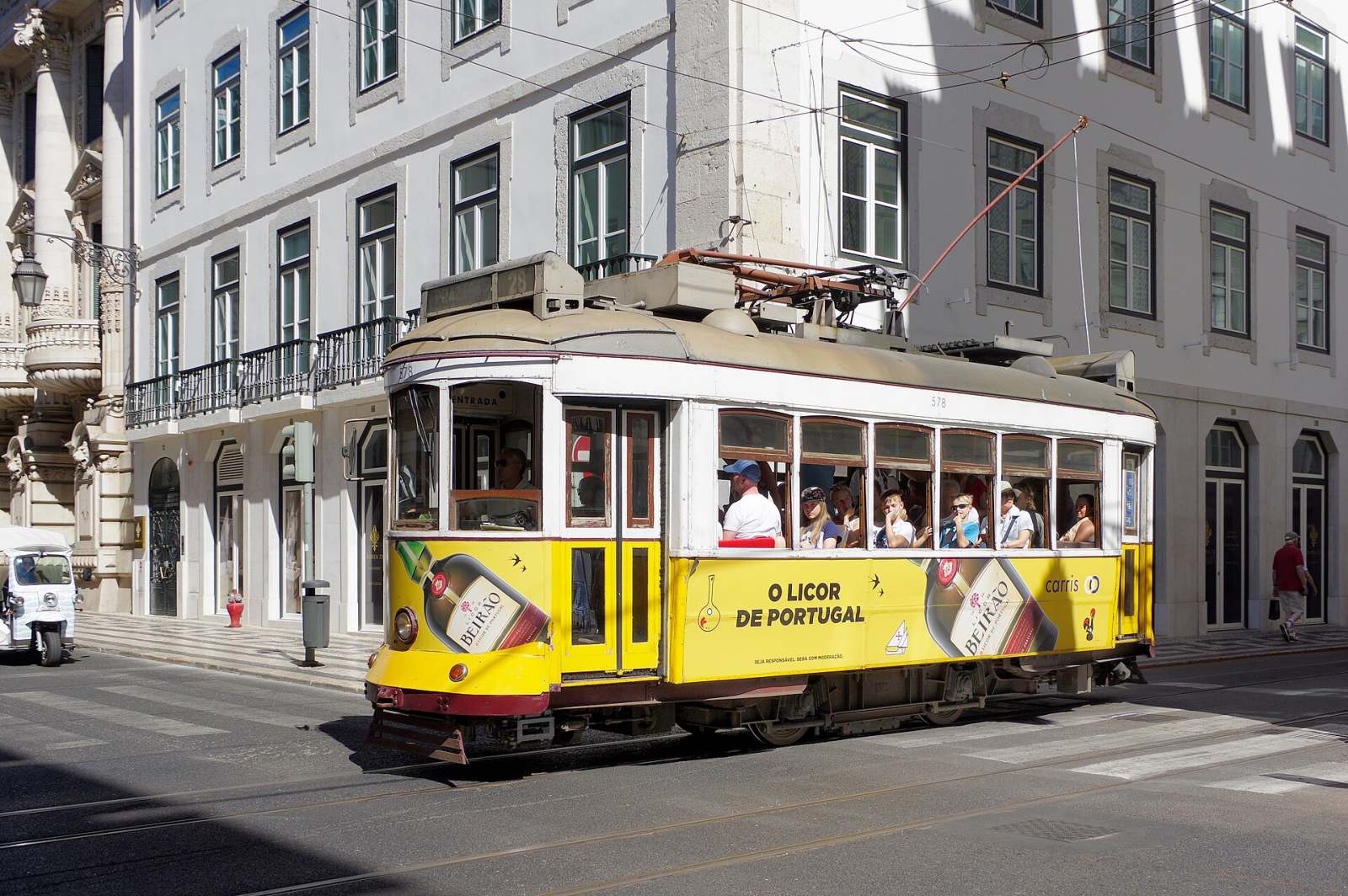 The tram 28 line on foot, from Martim Moniz to Estrela