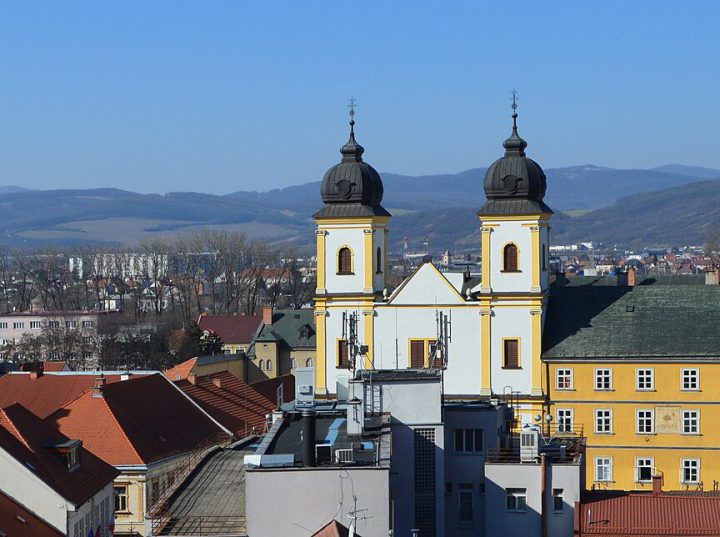 Bratislava's Old Market Hall, live