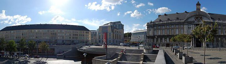 Le Carré after dark, Liège's nightlife square