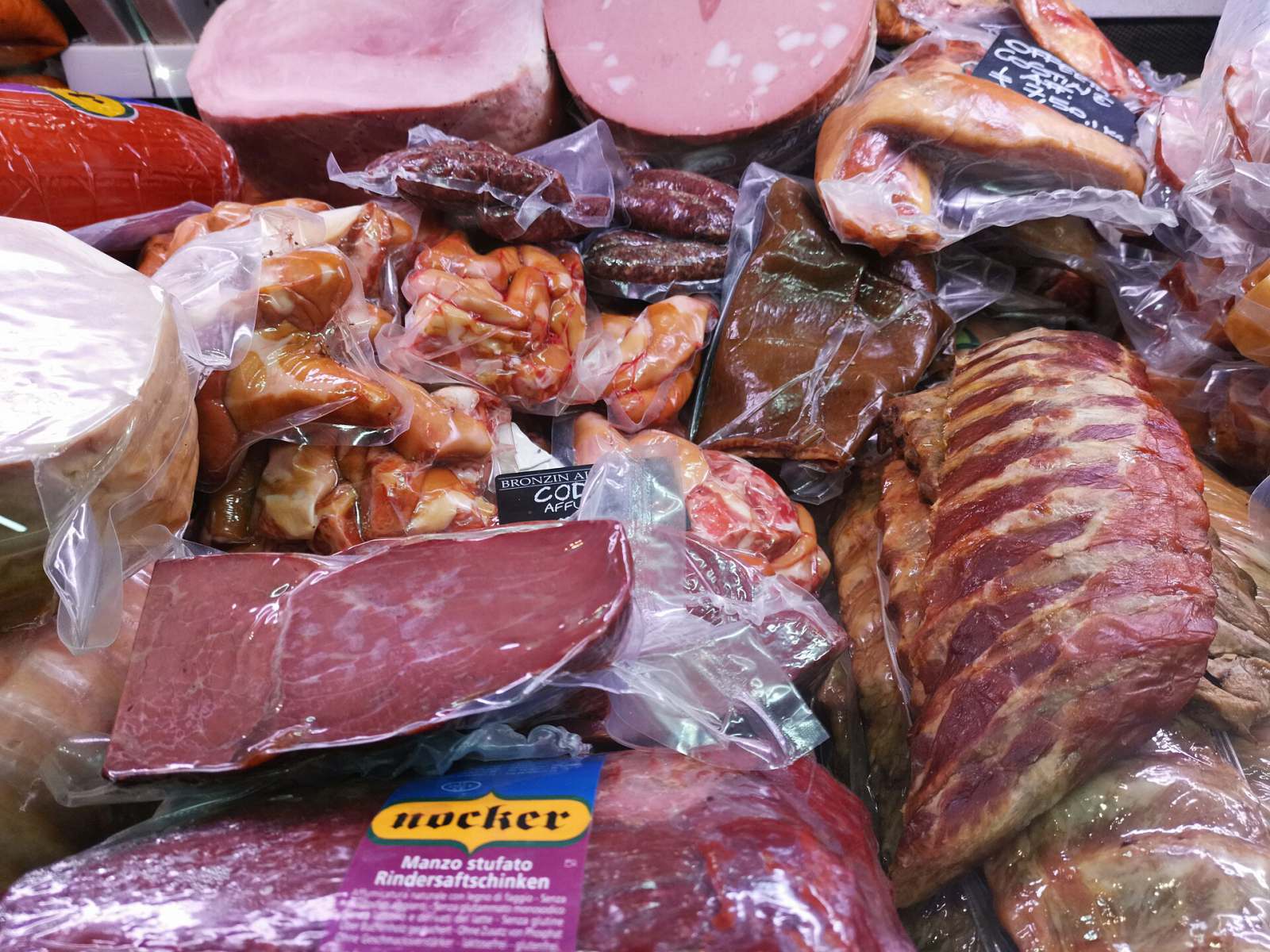 A Florence market morning, live on video