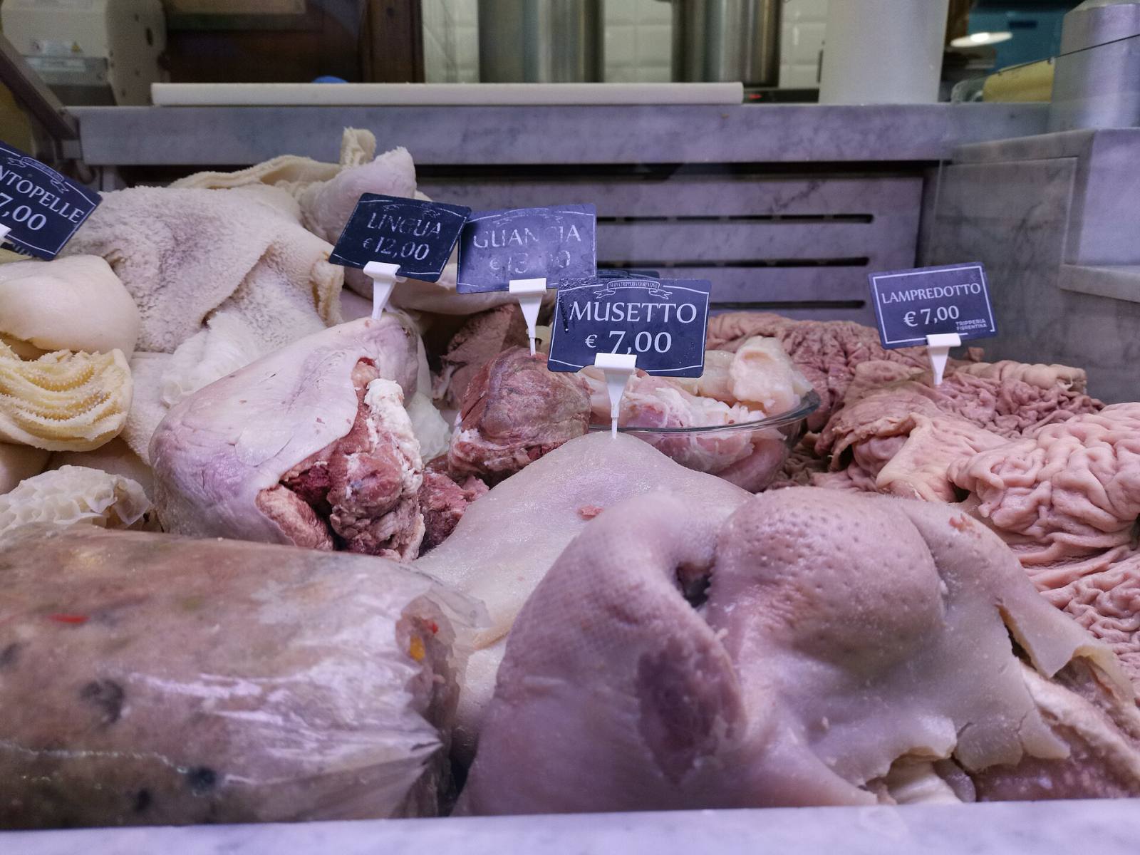 A Florence market morning, live on video