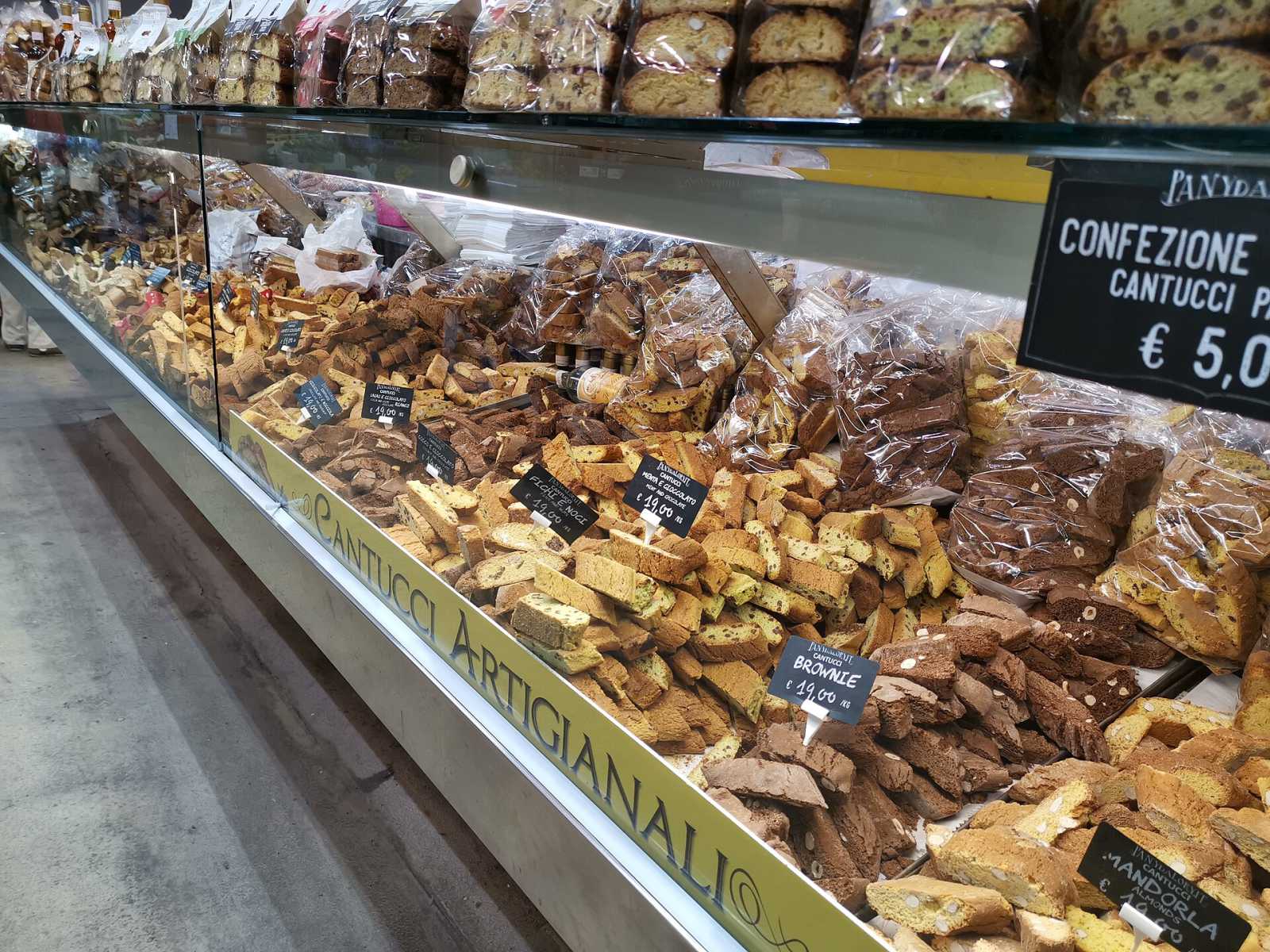 A Florence market morning, live on video