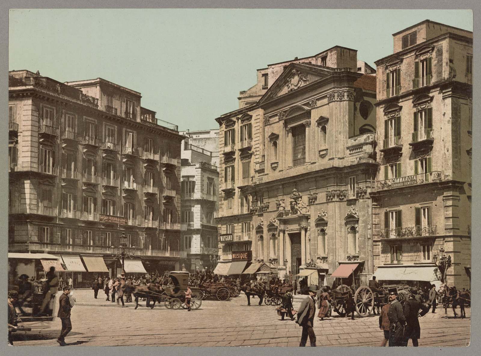 Naples after dark, live on video