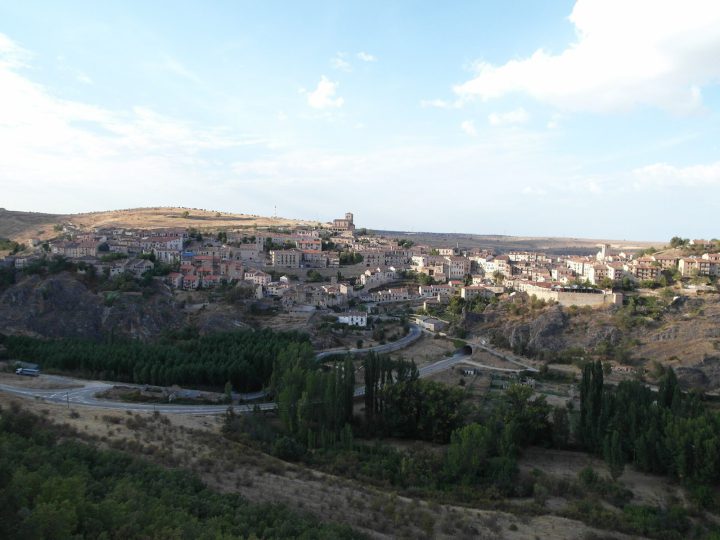 Ponche segoviano and Segovia's sweet shops